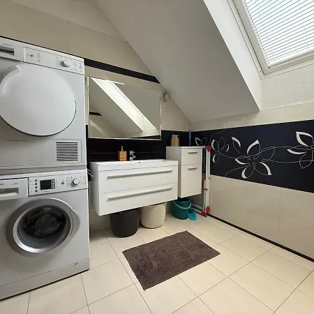 Olivia بايموتْسْ