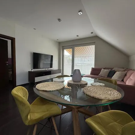 Olivia Apartment *
